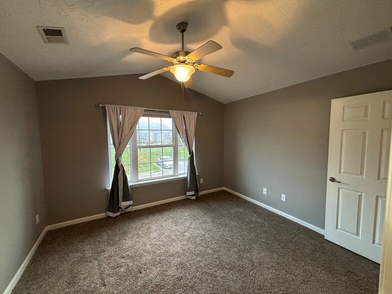 Building Photo - 9400 Clubview Dr