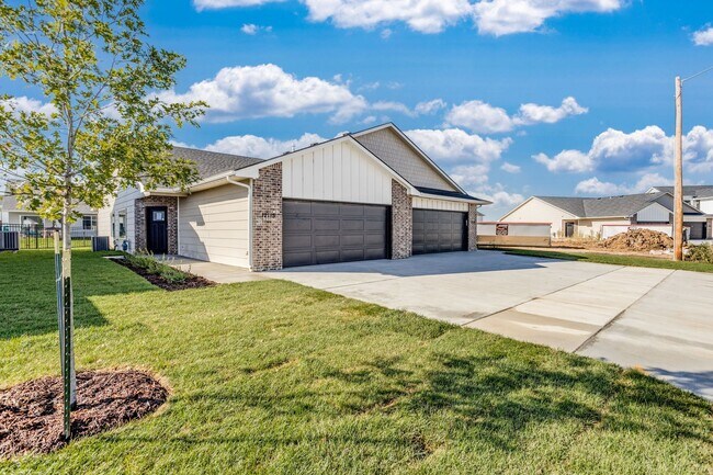 Building Photo - Fox Creek- Holly Plan