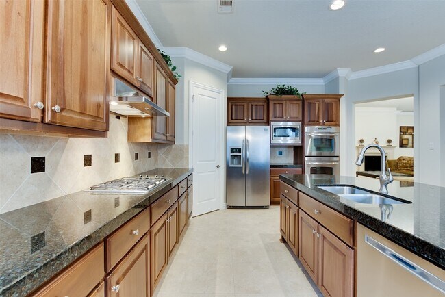 Building Photo - 2011 Flower Garden Ln