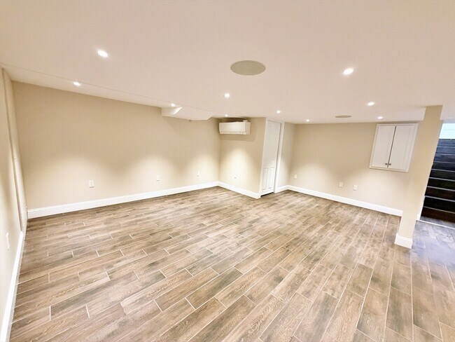 Building Photo - 37 Fenton St