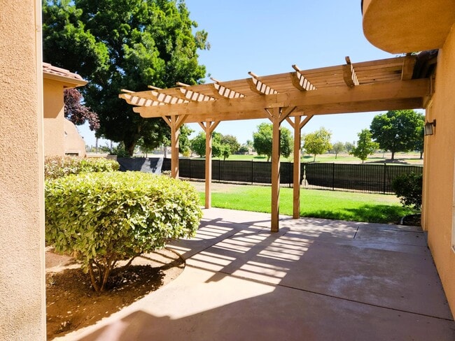 Building Photo - 8420 Lake Shore Dr