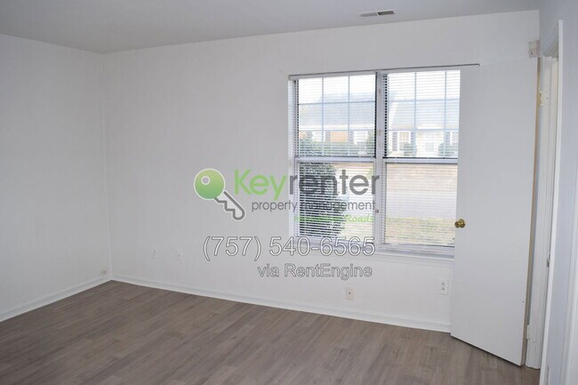 Building Photo - 579 Peregrine St