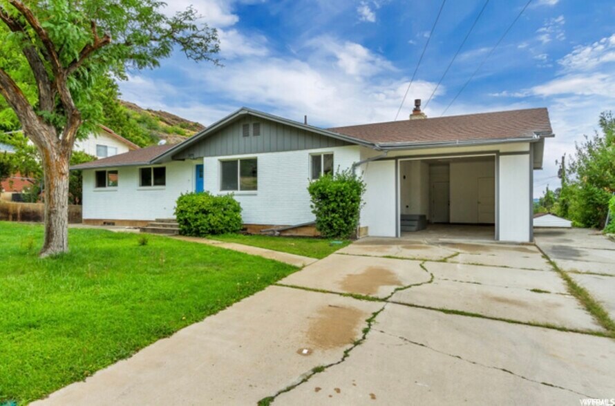 Building Photo - 1571 7th St