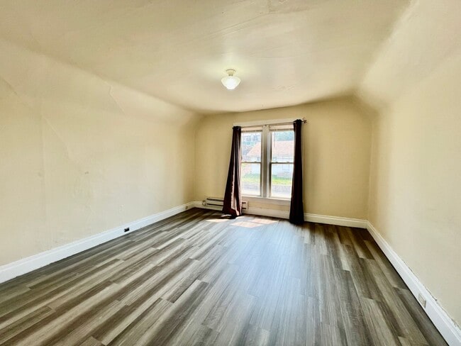 Building Photo - 323 Whiteriver Ave