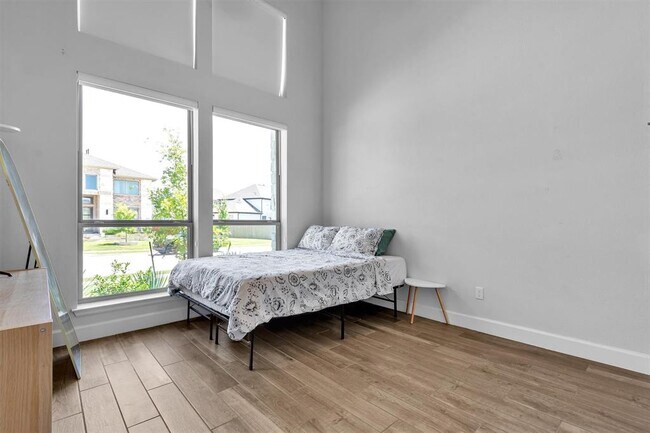Building Photo - 113 Lenera Dr