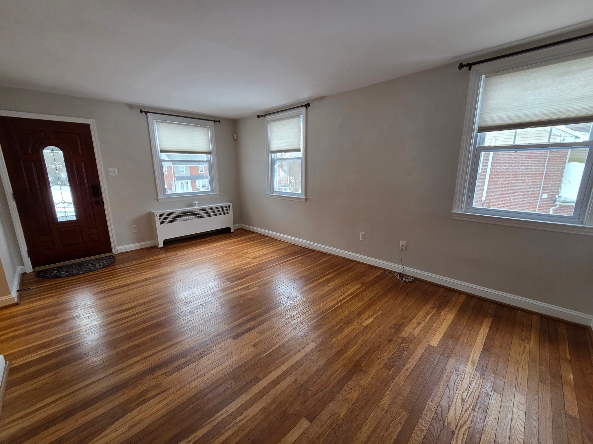 Building Photo - 204 Greenbriar Ln