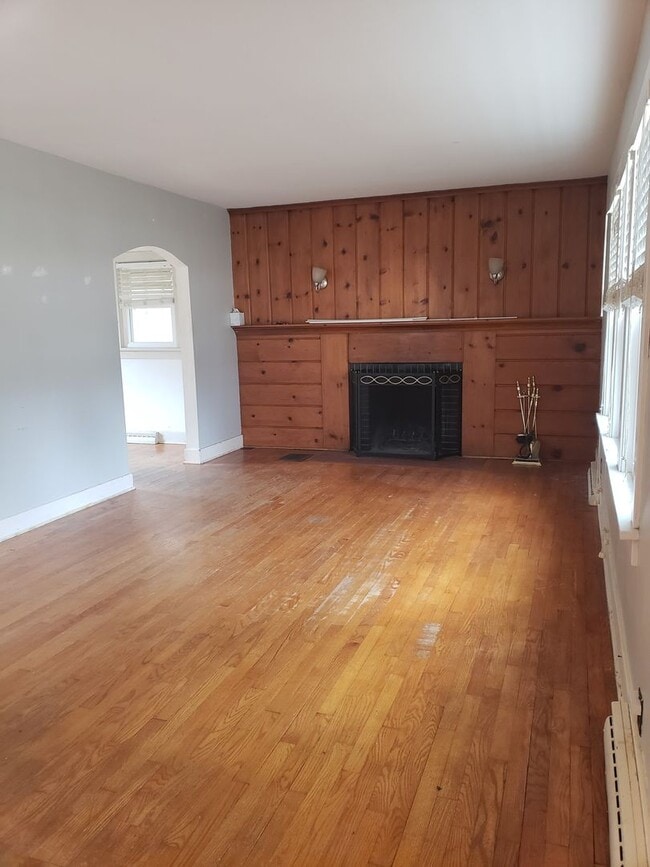 Building Photo - 3 bed 1 bath