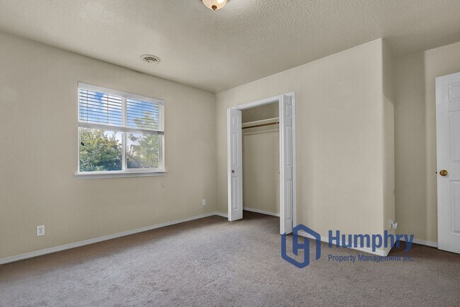 Building Photo - 3956 E Granger Dr