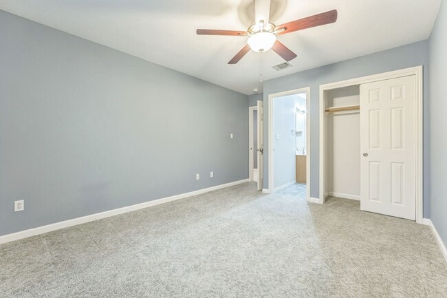 Building Photo - Charming 2-bedroom