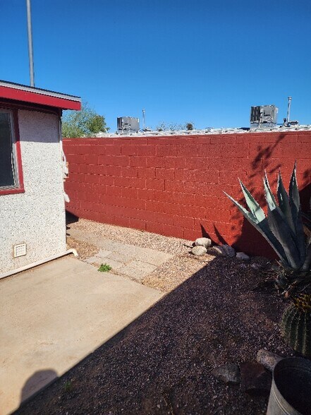 Building Photo - 2136 N Madelyn Ave