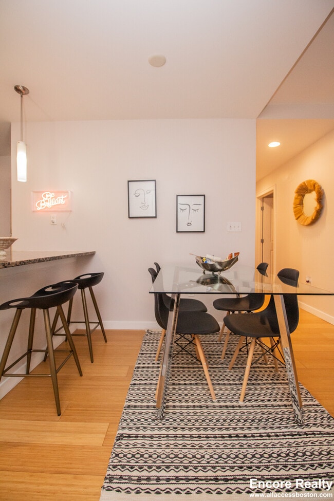 Building Photo - 16 Miner St