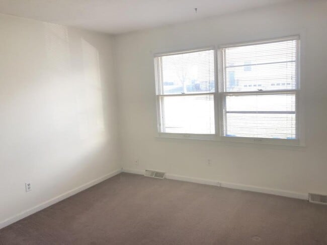 Building Photo - 3413 Alpine Court B