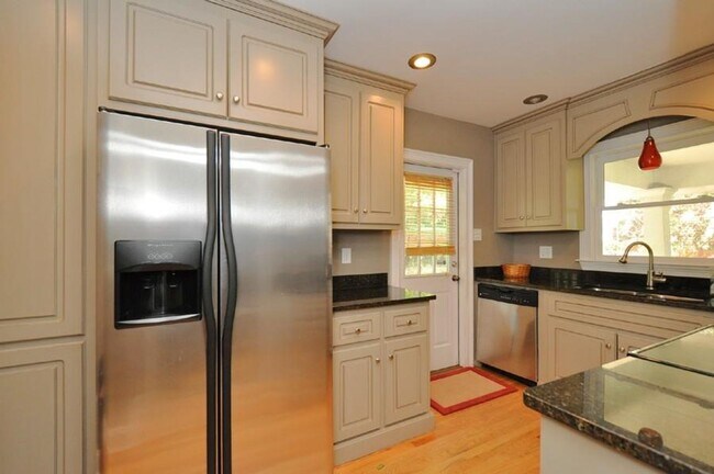 Building Photo - 3BR Near East Atlanta Village