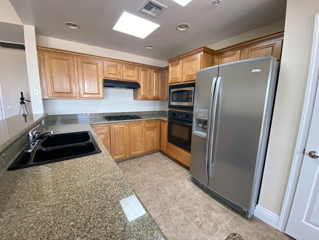 Building Photo - FABULOUS 4TH FLOOR CONDO IN GATED COMMUNIT...