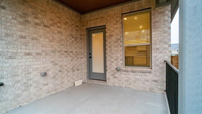 Building Photo - 3501 Jaulan St