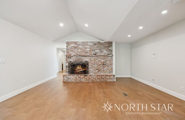Building Photo - One Level Living in Lake Oswego