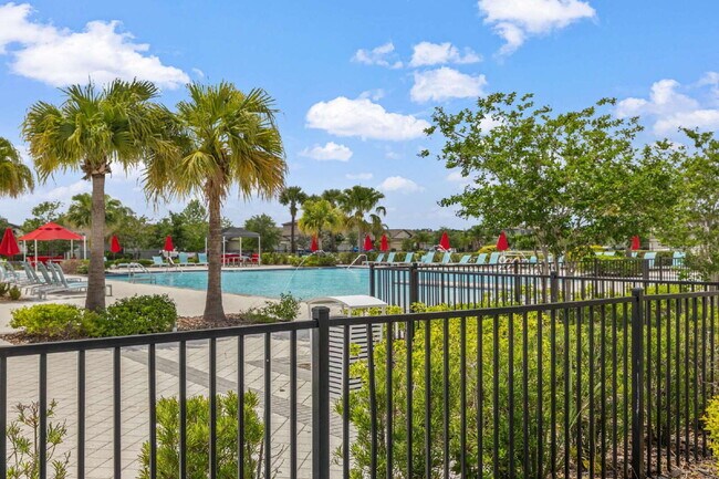 Building Photo - "Spacious 5-Bedroom Retreat in Tampa with 2.5 Baths and 2,215 Sq Ft of Comfort!"