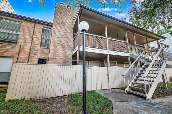 Building Photo - 2110 Wilcrest Dr