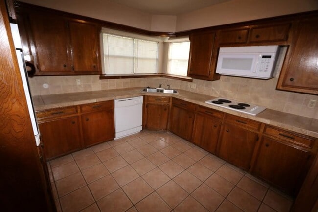 Building Photo - 6907 Dartford Ct