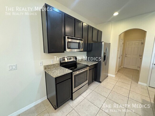 Building Photo - 2365 Seven Oaks Dr