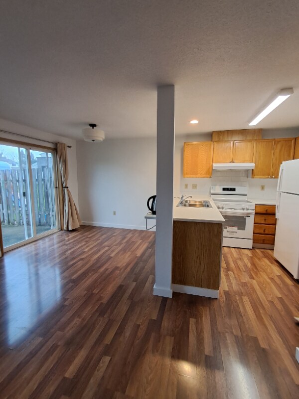 Building Photo - 806 SE 153rd Ave