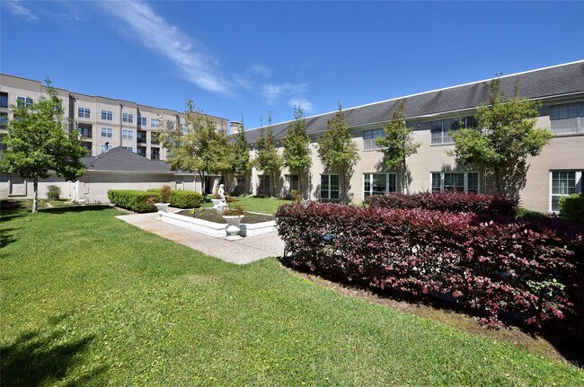 Building Photo - 2600 Bellefontaine