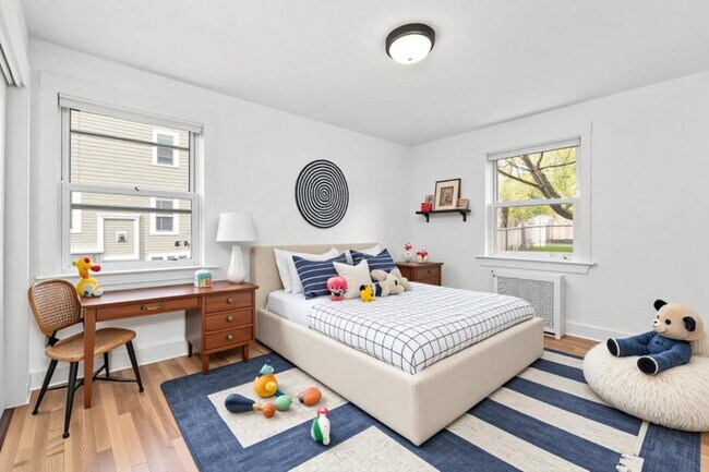 Building Photo - 4 bedroom in Newton MA 02461