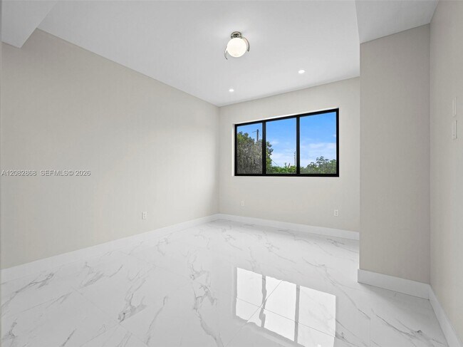 Building Photo - 4026 SW 9th Terrace
