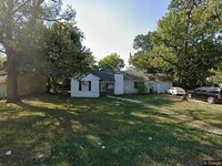 Building Photo - 2435 Beech St