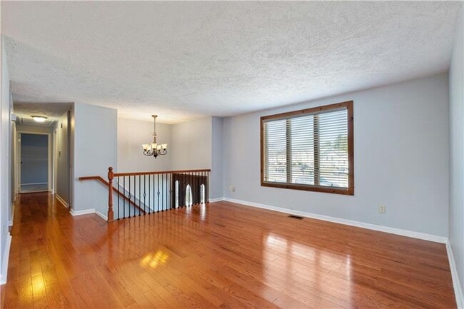 Building Photo - 16 Wheatfield Dr