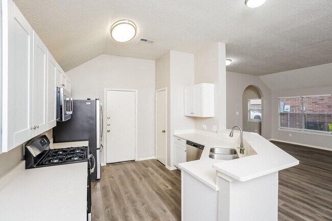 Building Photo - 5200 Rockwood Dr