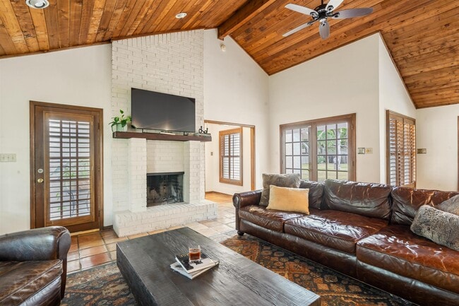 Building Photo - 106 Angela Dr