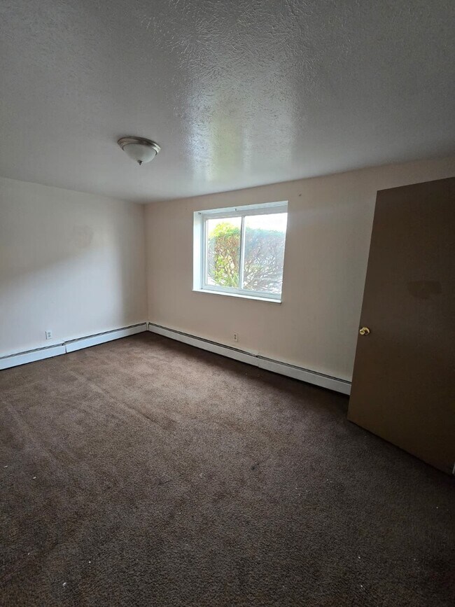 Building Photo - 1885 N Taylor Rd