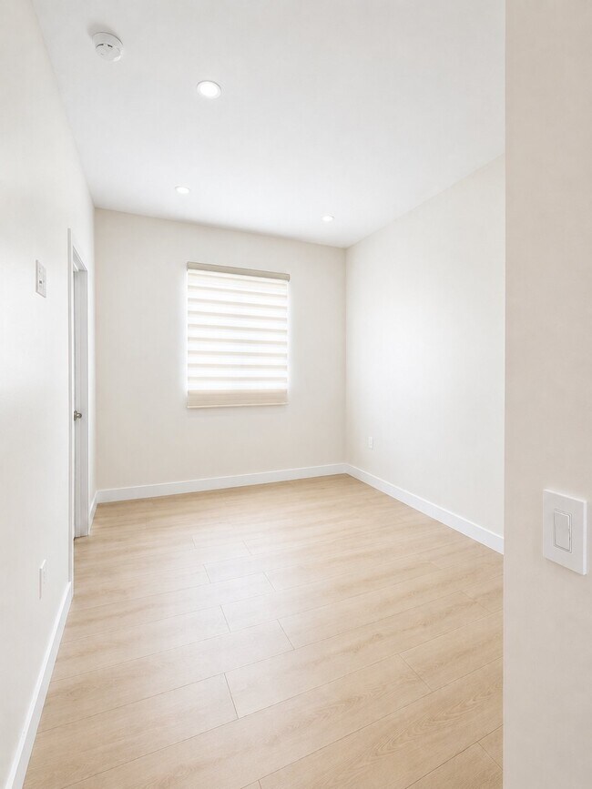 Building Photo - 9346 Creemore Dr