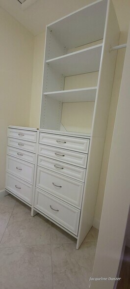 Building Photo - 2241 NE 38th St