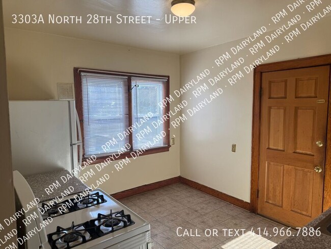 Building Photo - Charming 3-Bedroom, 1-Bathroom Upper Unit ...