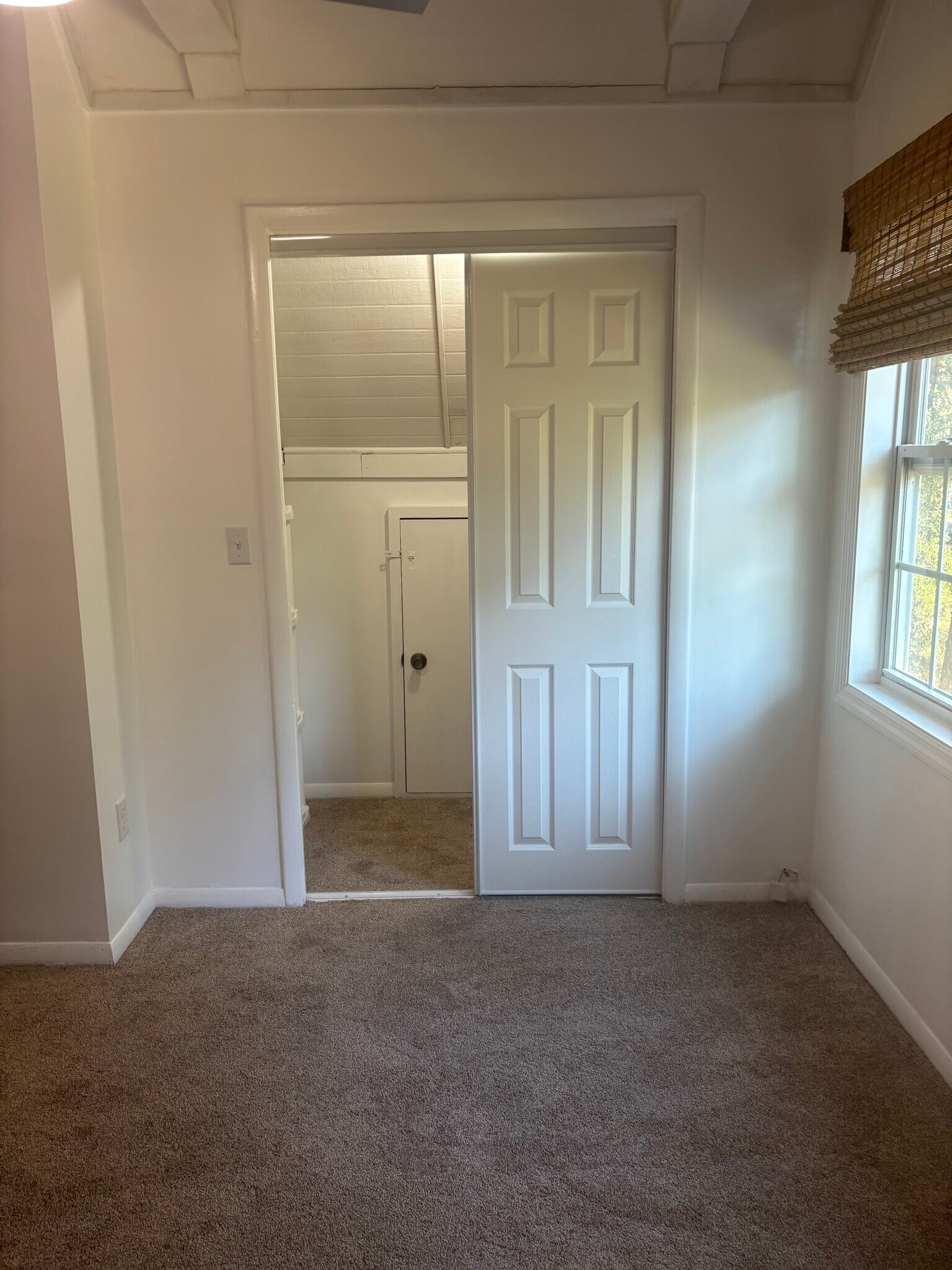 Building Photo - 44 W River Dr