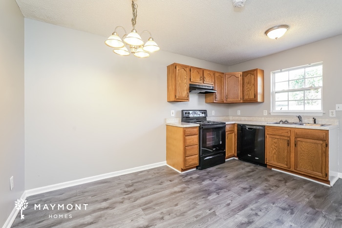 Building Photo - 1350 Woodruff Glen Dr