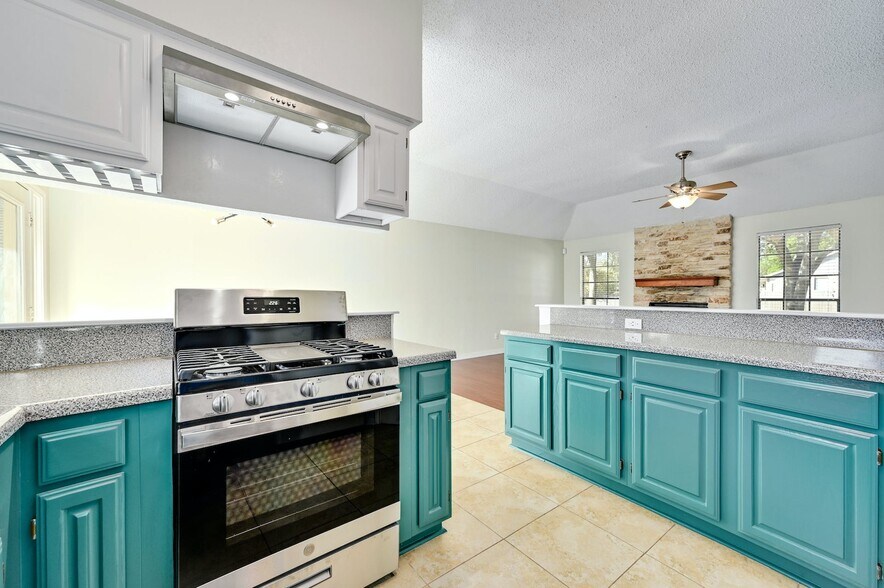 Building Photo - 2504 Spring Wagon Ln