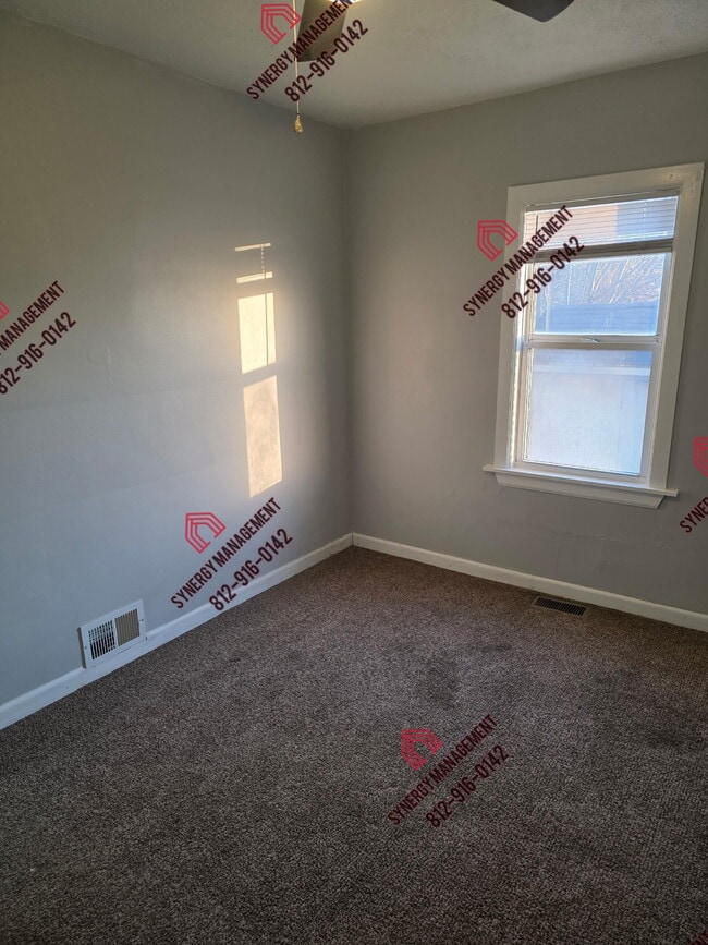 Building Photo - 821 Stanley Ave