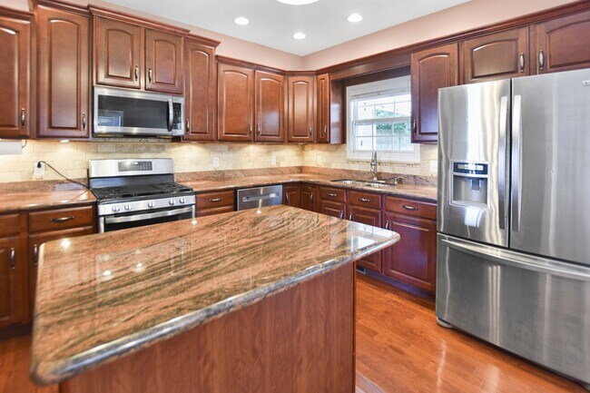 Building Photo - Pet Friendly Four Bedroom with Bonus!
