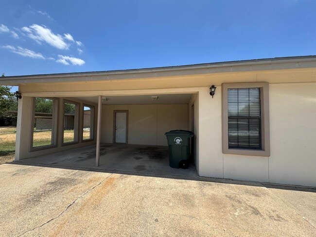 Building Photo - 626A Birchwood Ln