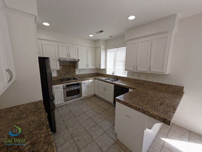 Building Photo - $5295 - 2 Story, 4 bed - 2 Bath Home in se...