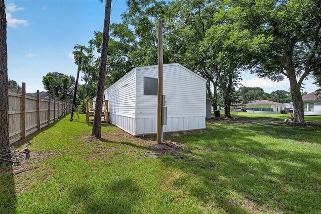 Building Photo - 2122 Koster Rd