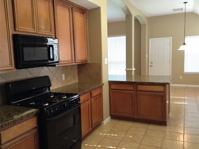 Building Photo - 2210 Two Trail Dr