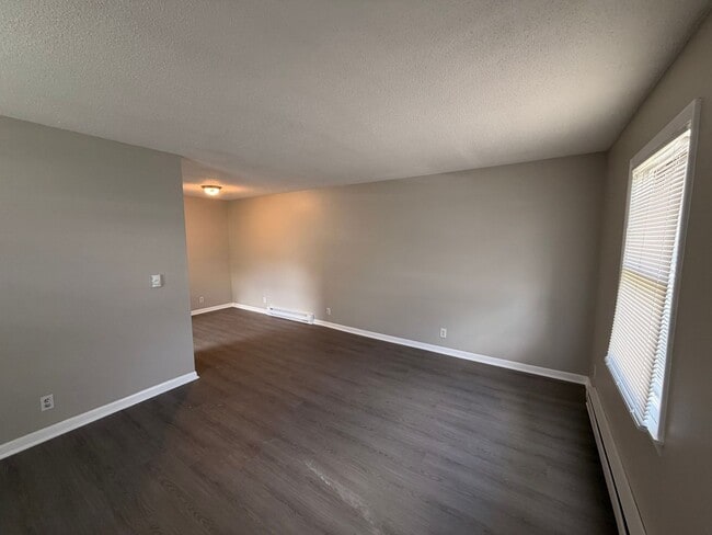 Building Photo - 1 Bed 1 Bath Unit In Shelbyvillle