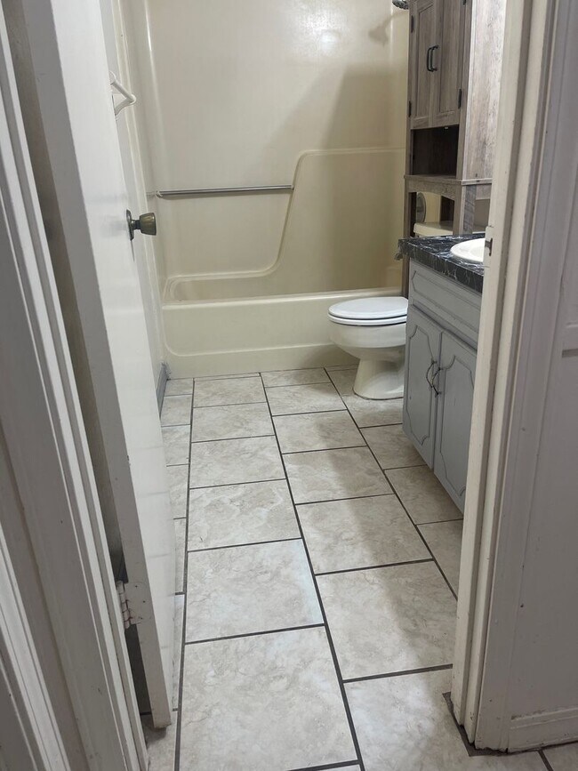 Building Photo - 1133/1135 Sybil Dr