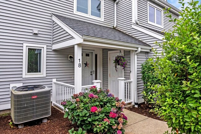 Building Photo - 18 Westcliff Dr