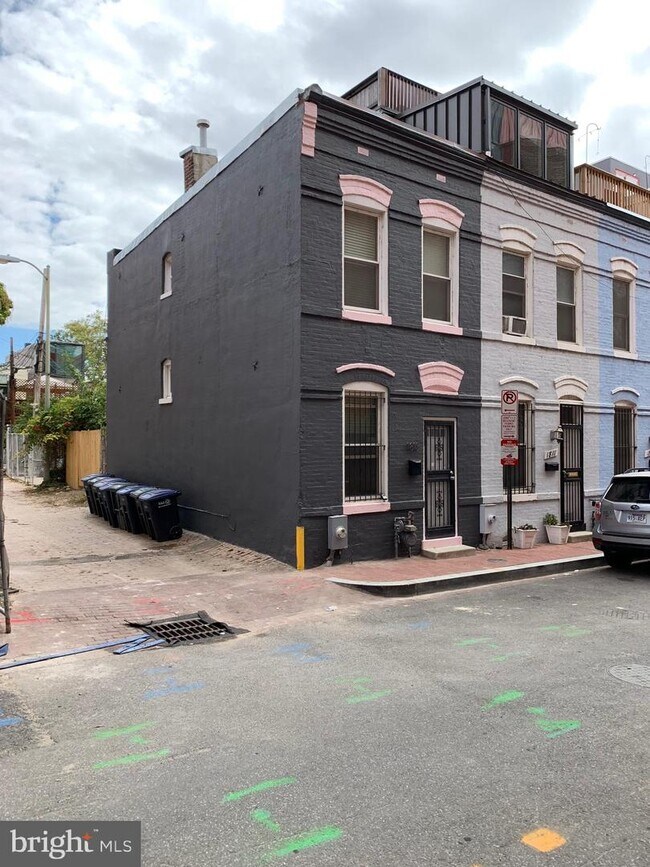 Building Photo - 1813 Wiltberger St NW