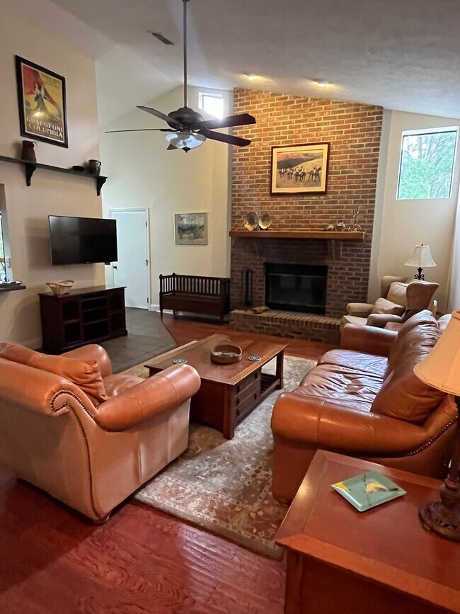 Building Photo - 3 Bedroom, 2 Bathrooms, with pool on 3 Acres